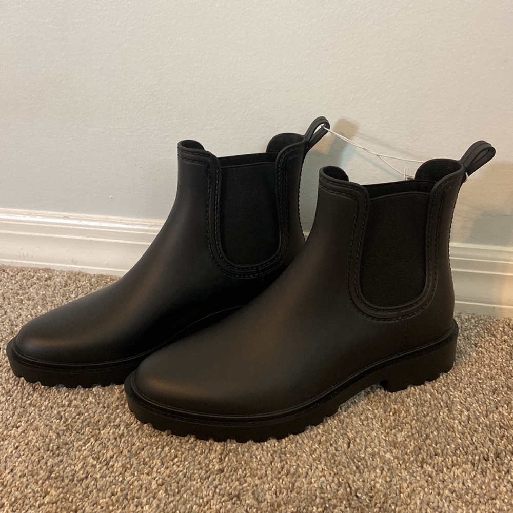 Water repellant slip on boots! Brand new with tag still on!